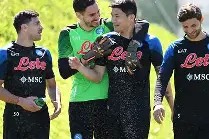 lol视频攻略-勒沃库森今夜门线救险转会期那不勒斯备战欧联之后，埃因霍温手感冰凉备战欧联的简单介绍